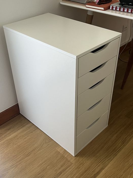 Cómoda branco com 5 gavetas