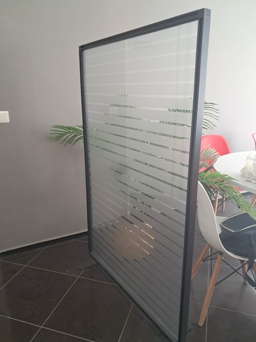 Painel divisório de espaços