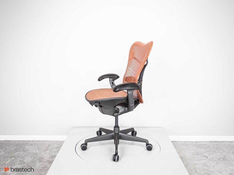 Fotel biurowy obrotowy Herman Miller Mirra odnowiony PRO