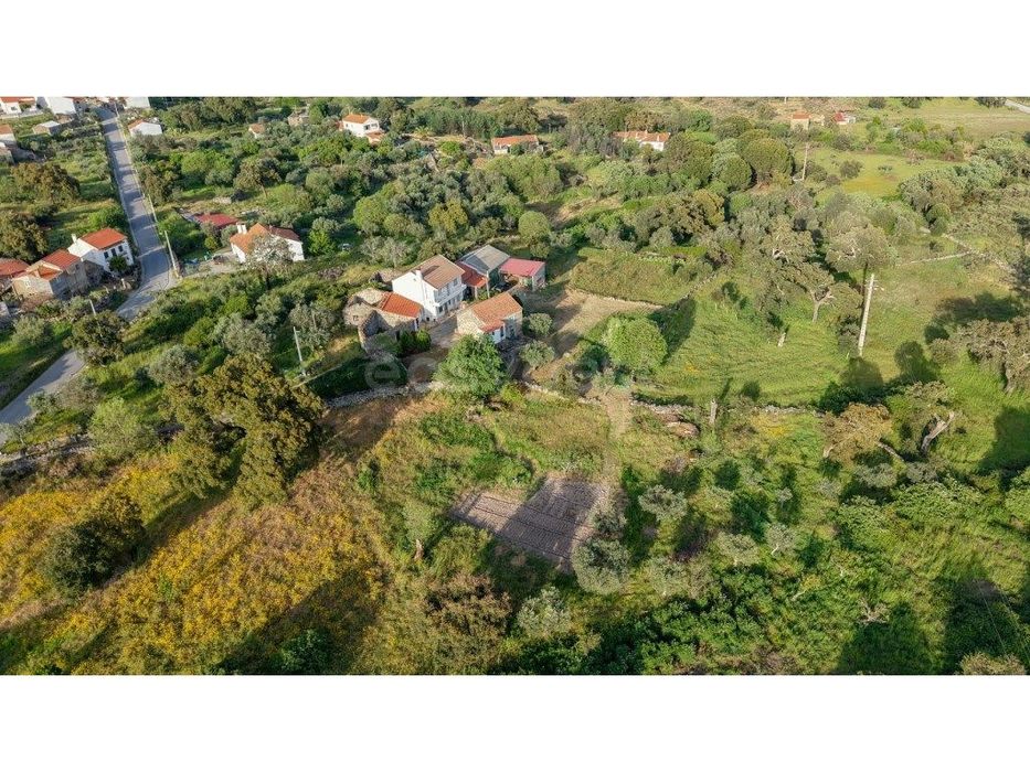 Moradia tradicional com terreno generoso e com vista deslumbrante p...