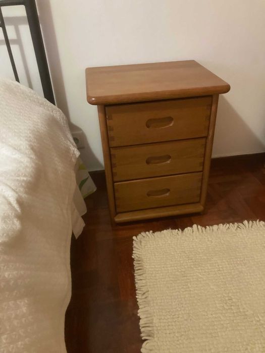 Quarto completo em madeira: roupeiros, cama, secretária Bonfim (Porto)