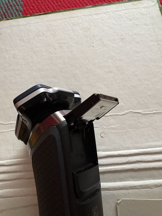 Продам эл.бритву Philips 7000series