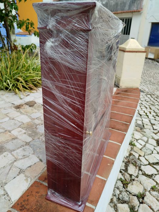 Móvel Expositor de Madeira