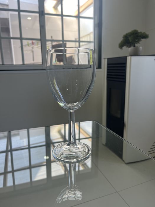 copos novos de vidro 0,75€ CADA