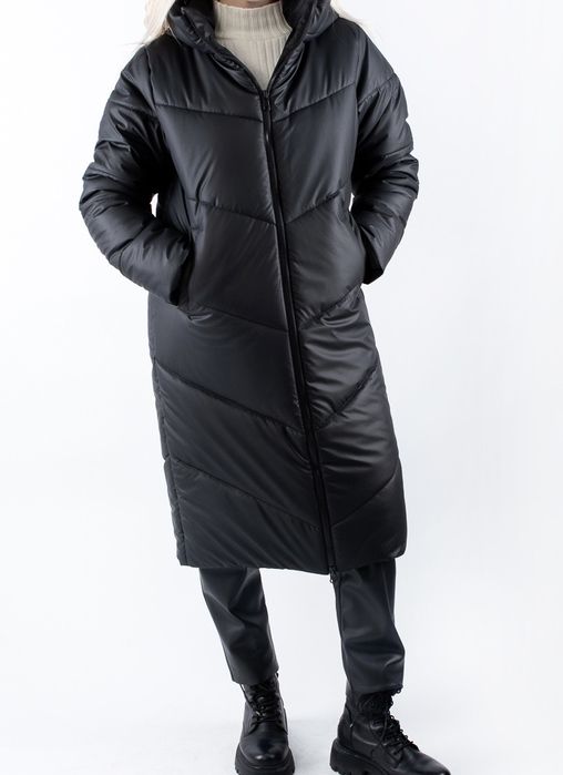 Довга зимова курточка