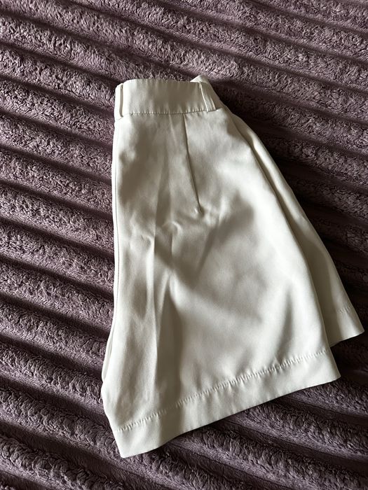 Білі стильні шорти