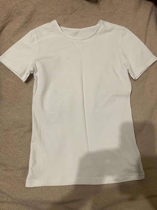 Продам нову бордову і білу футболку слім skims розмір С steam.clothes