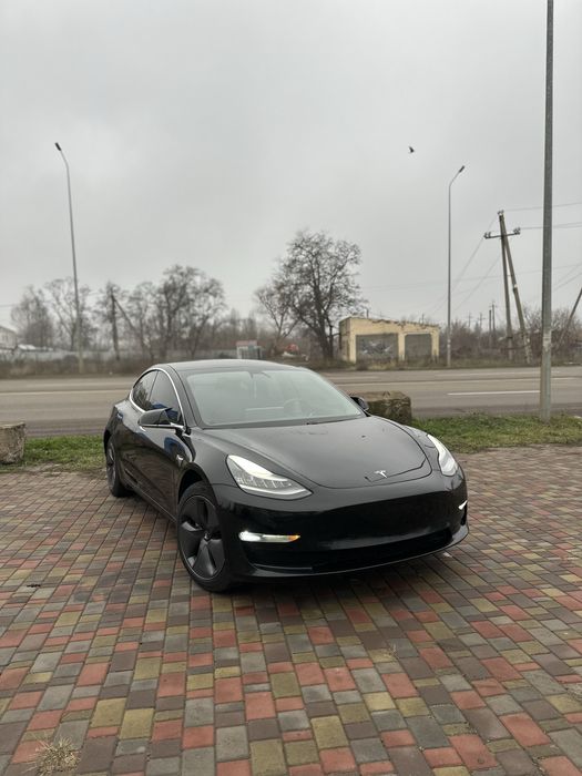 Tesla model 3 standard 2019 рік