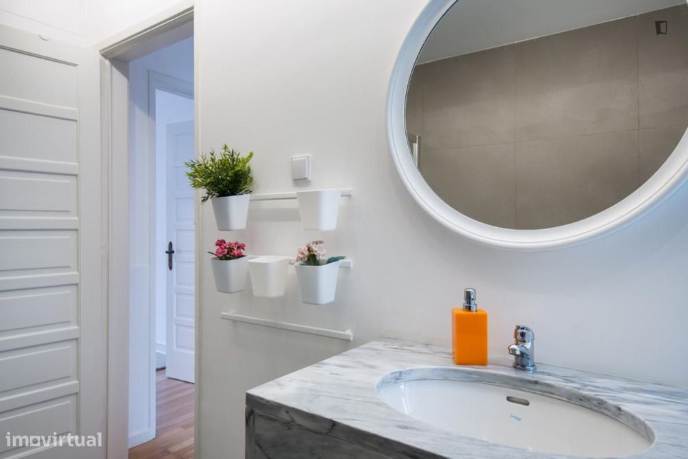 Quarto - localizado em Oeiras Lisbon