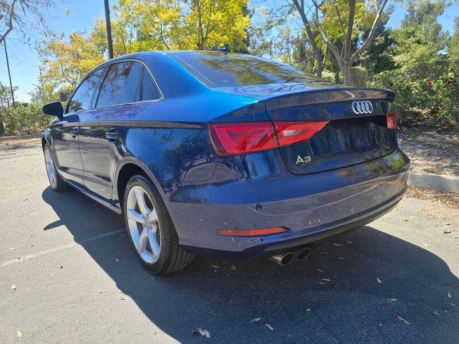 Audi A3      2015