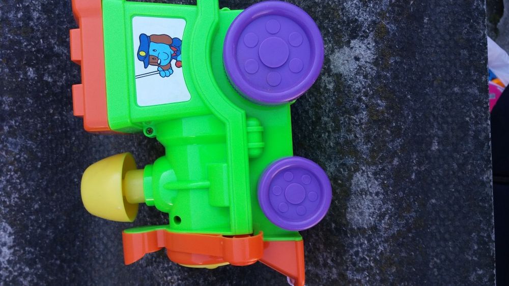 Паровоз игрушечный