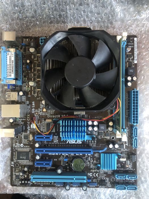 Материнська плата AM3+