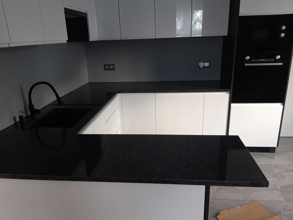 Blaty Kuchenne granitowe parapety schody wewnetrze drewniane