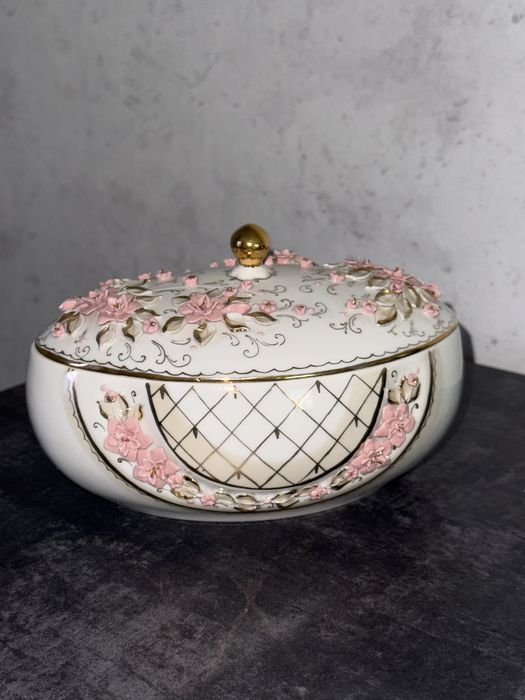 Фарфоровая шкатулка новая ручная работа лепка