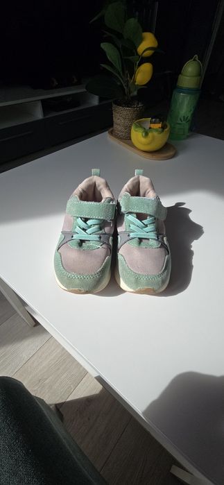 Adidasy dla dziecka r.25