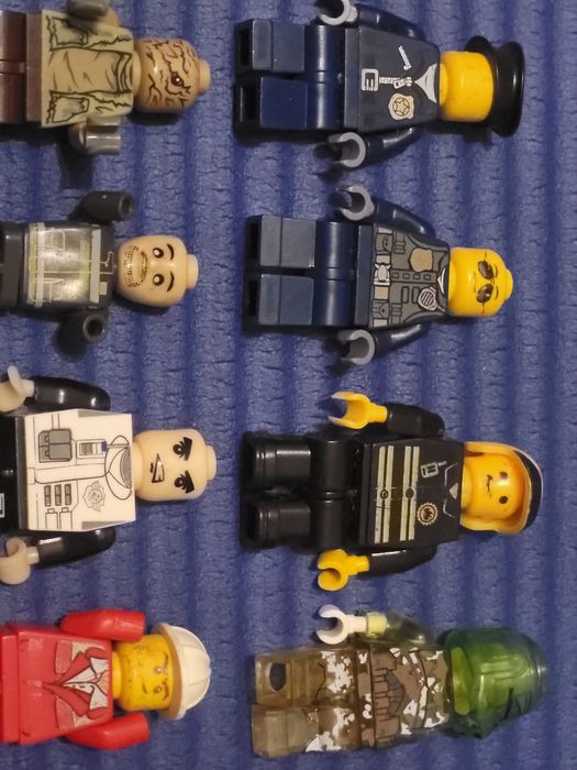 Zestaw figurek.  Lego I inne. 24 sztuki