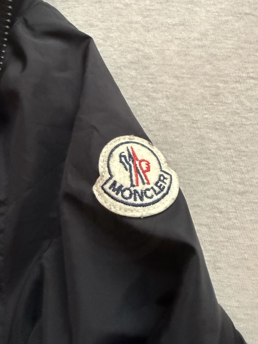 Wiatrówka z kapturem Moncler XS, stan bdb