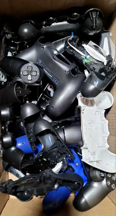 Запчасти геймпадів джойстиків DualShock Дуалшок PS4 Запчастини акумулятор (акум) сенсор плата майн контролер заряду стіки шлейф віконце тримач