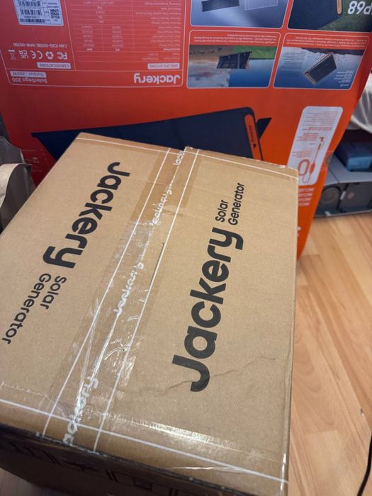 Jackery SolarGenerator 2000 v2 + сонячна панель SolarSaga 200W