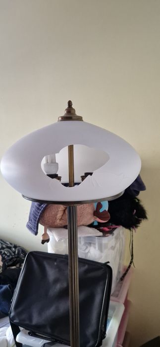 Wysoka stojąca lampa w stylu retro