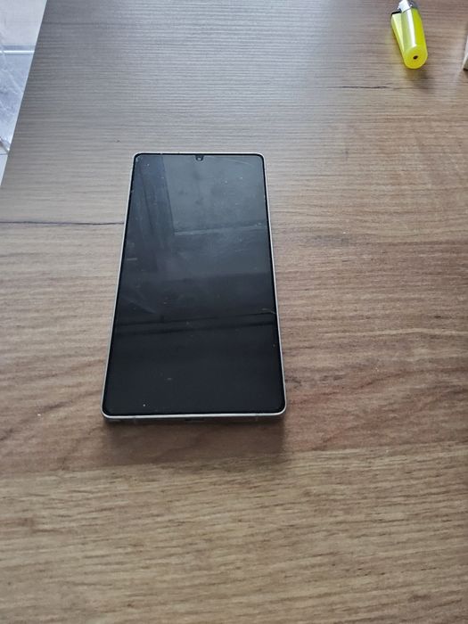 S25 Ultra stan igła