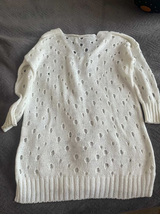 Ażurowy sweter biały