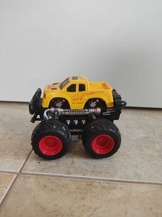 Camioneta Monster Truck 4x4 Amarela