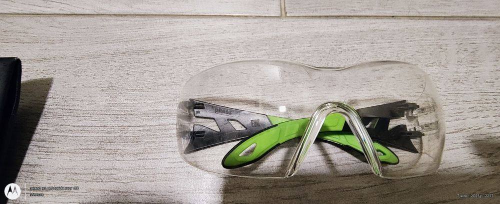 Захисні окуляри від бренду Uvex.