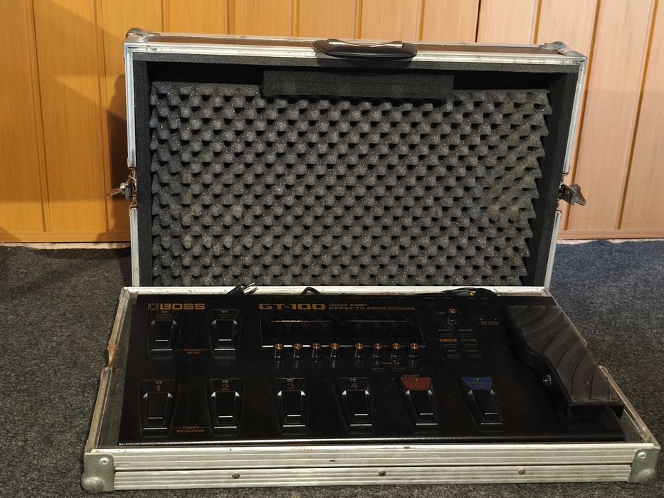 Boss GT-100 + Flight Case + Transformador + Pack de Timbres