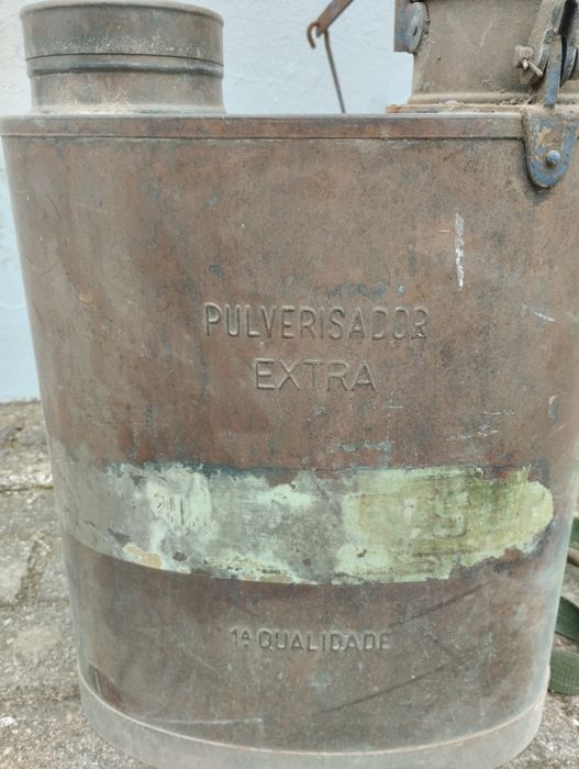 Pulverizador antigo de cobrem