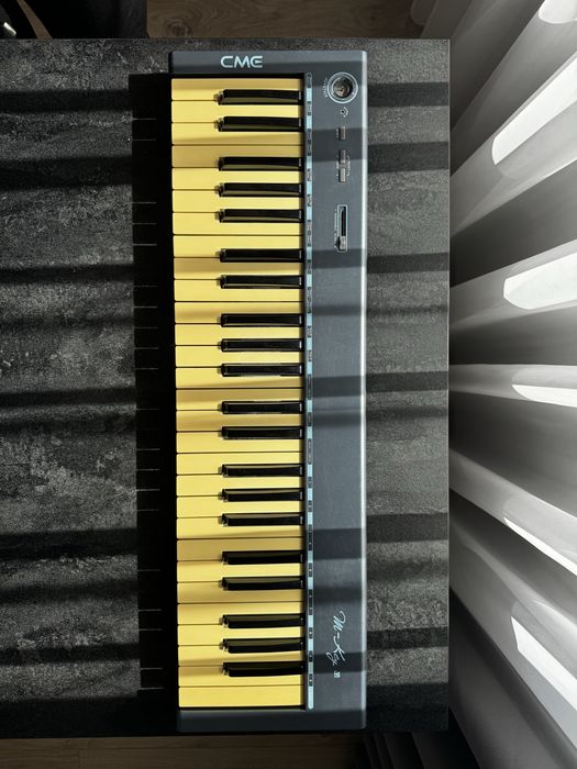 Klawiatura CME M-Key v2 Ultra Thin MIDI Keyboard