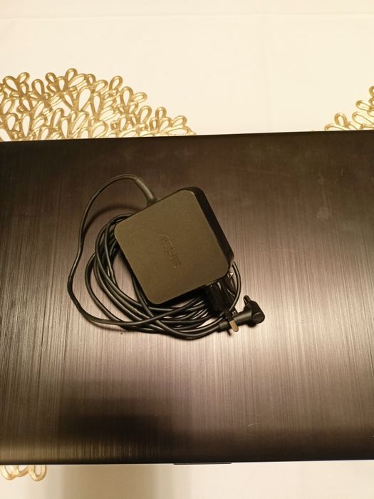 Laptop Asus 15" windows 10