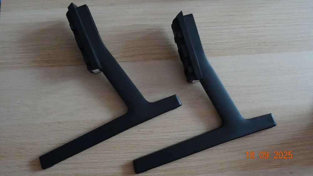 podstawy komplet TV Samsung 55DU7000 nóżki