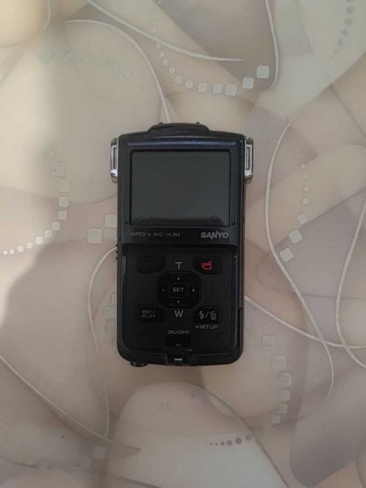 Продам фотоапарати Sanyo, HP (на запчастини чи під відновлення)