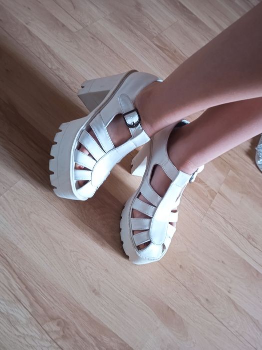 Buty rzymianki na platformie r.40