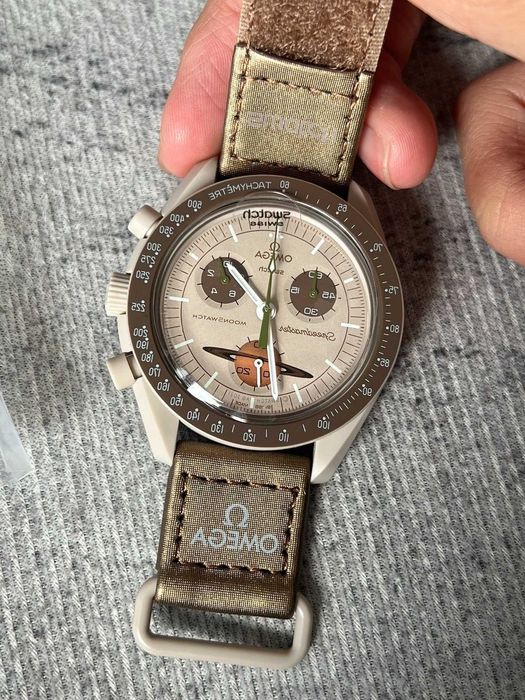 Moonswatch Saturn SO33T100 Omega Swatch prawie nietknięty