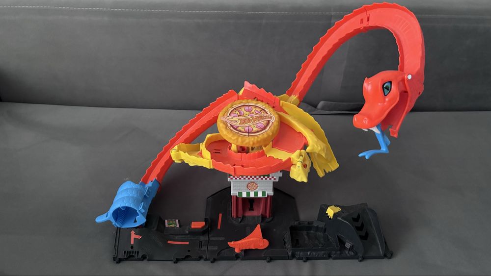 Hot wheels city атака кобри автотрек