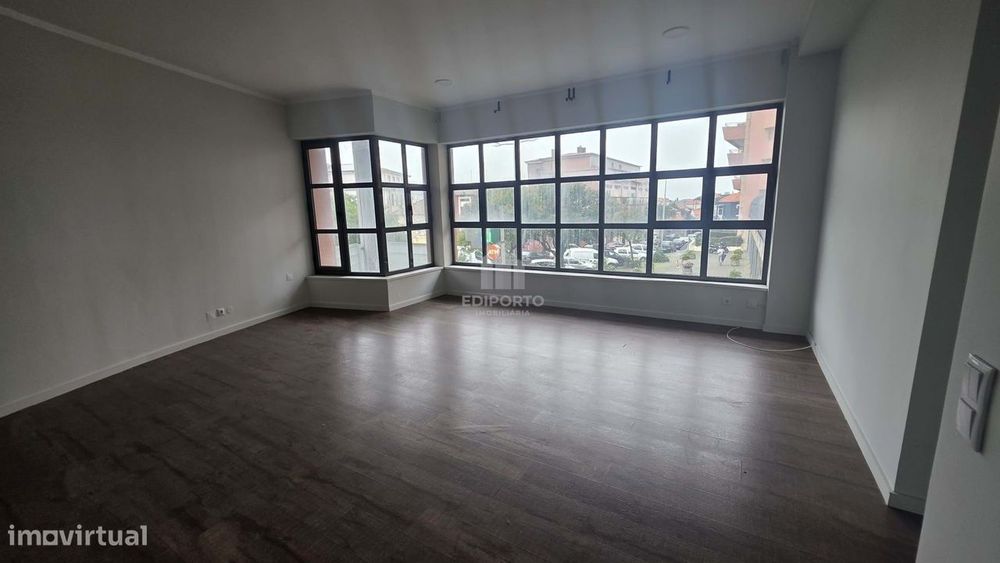 Apartamento T1 com garagem e arrumos ao Arrabida Shopping