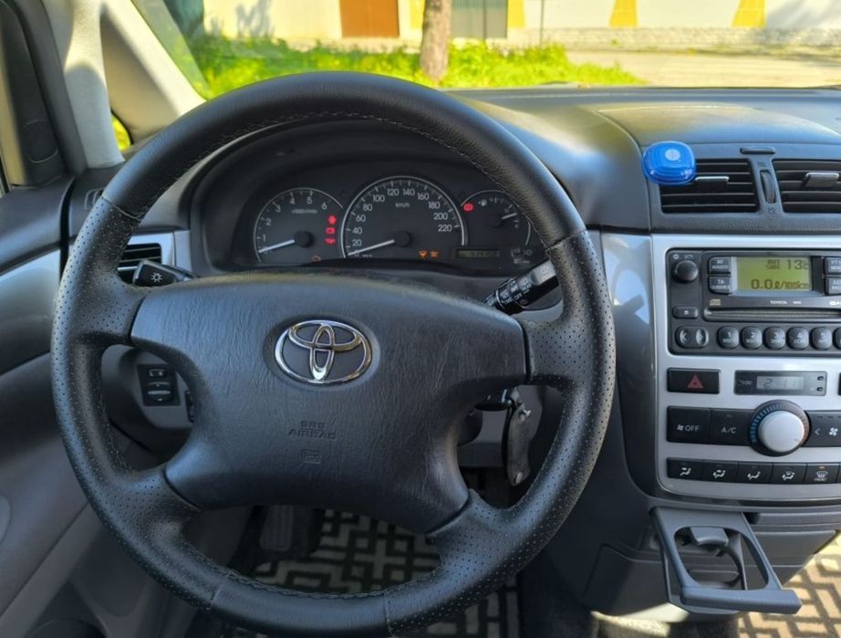 Toyota Avensis Verso