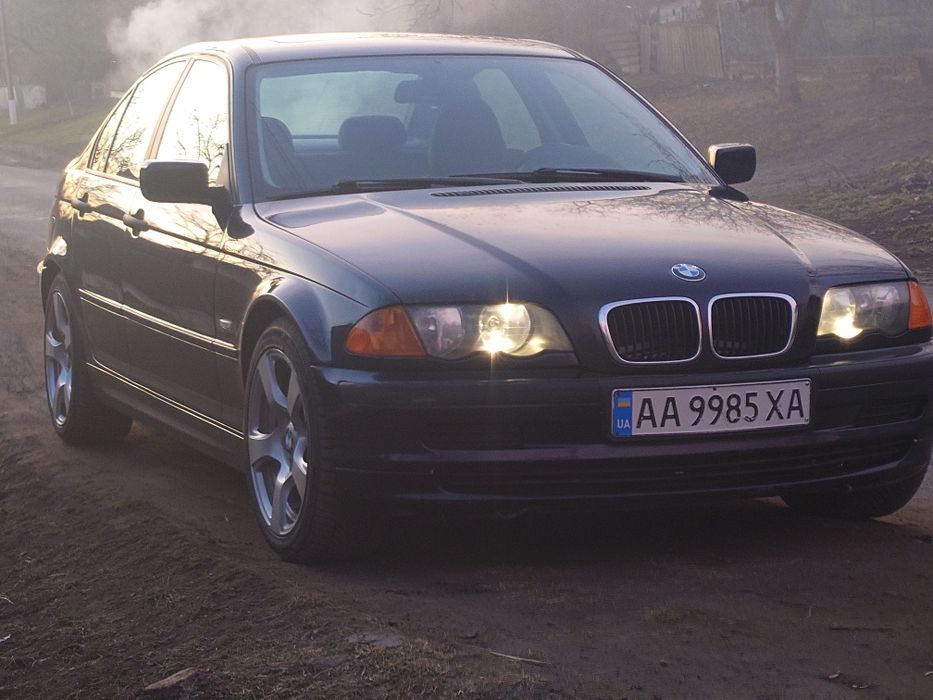Продаю власну BMW 3 Series E46 у кузові седан. Автомобіль доглянутий, обслуговувався вчасно.