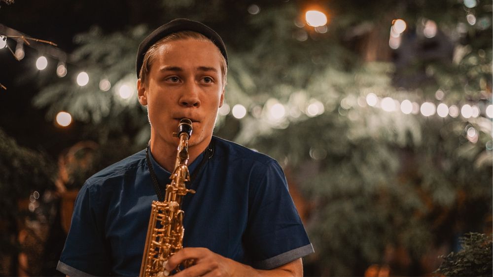 Професійний саксофоніст