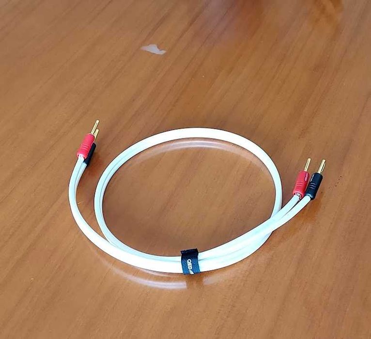 QED Reference XT400 1m + 4x Banana QED Screwloc (single cable)