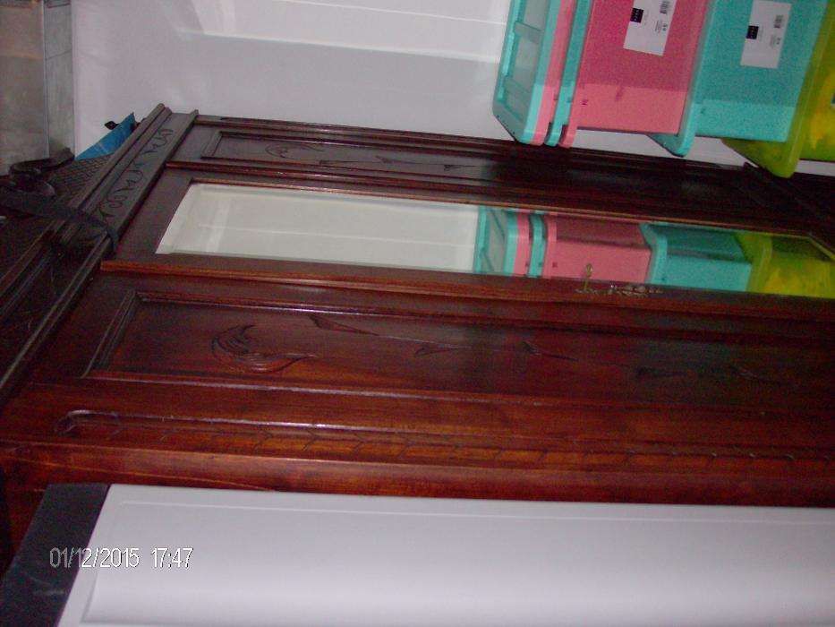 Mobília de quarto de casal em castanho