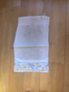 2 toalhas uma de banho e outra de maos