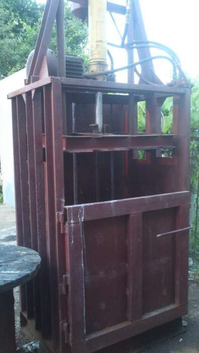 Продам пресс, прес для макулатури , пет , плівки, трави, спортплощадок