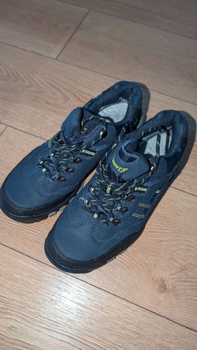 Продам нові чоловічі черевики Land Rover