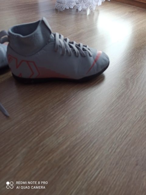 Buty piłkarskie chłopięce NIKE