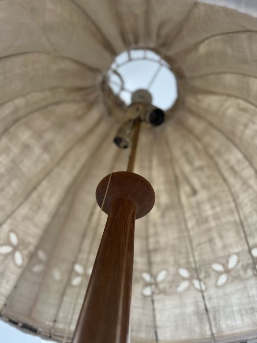 Lampa podlogowa vintage w stylu rustykalnym