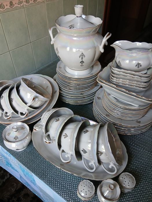 Продам новый столовый сервиз 59 предметов