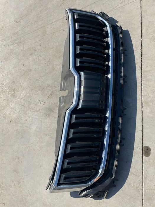 SKODA KODIAQ GRILL ATRAPA CHROM POD RADAR